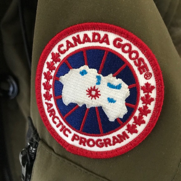 Canada Goose Women's MONTEBELLO Medium - Picture 5 of 5